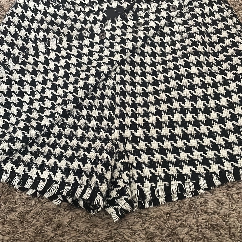 Patterned Skort 🖤 - Picture 2 of 5